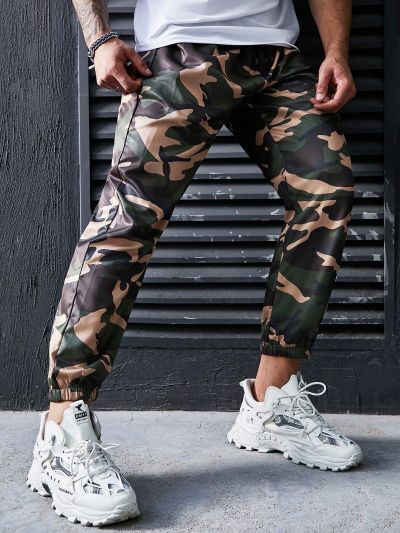 Manfinity LEGND Men's Plus Size Casual Zipper Decorated Jogger Pants