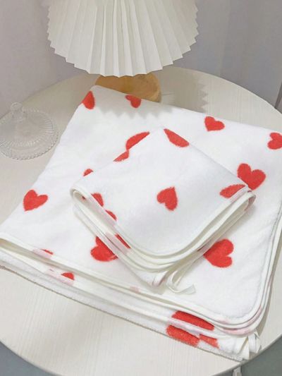 Coral Fleece Soft & Comfortable Absorbent Non-shedding Quick-drying Red Heart-shaped Pattern