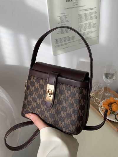 Lightweight,Business Casual Mini Letter Graphic Twist Lock Square Bag For Teen Girls Women College Students,Rookies & White-collar Workers Perfect for Office,College,Work ,Business,Commute,Outdoors, Travel, Outings