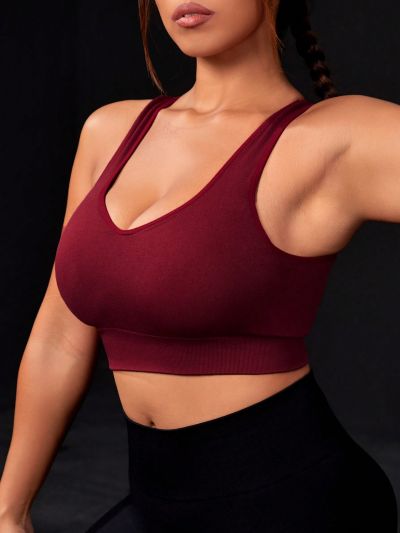 Yoga Basic Plus Size Cross Back Sports Bra With Cut-Out Design