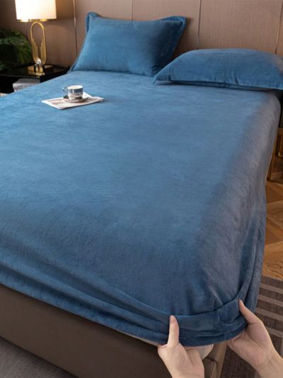 3pcs Blue Pressed Line Coral Fleece Fitted Sheet Set