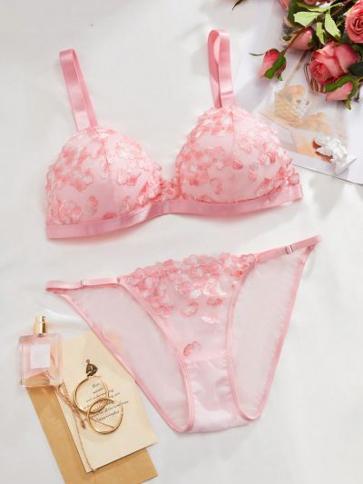 Plus Size Floral Lace Lingerie Set