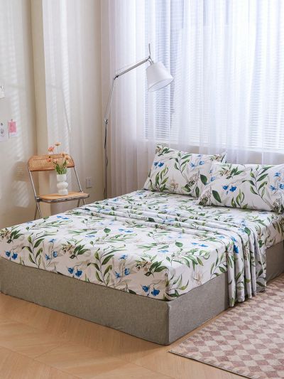 4pcs Polyester White Base Blue Flower & Plant Pattern Bedding Set