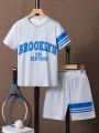 SHEIN Kids KDOMO Boys' Contrast Stripe Letter Print T-Shirt And Shorts Set