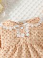 SHEIN Baby Girl Contrast Lace Trim Flounce Sleeve Ruffle Hem Sleep Jumpsuit & Hat