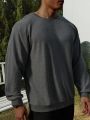 Manfinity Men's Plus Size Solid Color Round Neck Long Sleeve T-Shirt