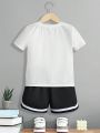 SHEIN Kids HYPEME Toddler Boys' Comfortable Casual Colorblock Bear Pattern Short Sleeve Top With Colorblock Tape Shorts Set