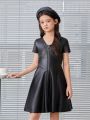 SHEIN Kids HYPEME Tween Girl Sporty Street Style Pu Leather V-Neck Short Sleeve Dress