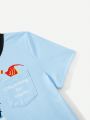SHEIN Kids QTFun 1pc Young Boys' Cute Cartoon Shark Printed Round Neck Patch Pocket T-Shirt, Comfortable And Breathable, Suitable For Vacation And School, Spring And Summer