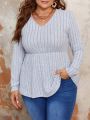 SHEIN Frenchy Women's Plus Size Solid Color Honeycomb Knit Top With Ruffle Hem Design