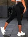 Plus Size Women's Mesh Patchwork Sporty Capri Yoga Pants With Side Phone Pocket