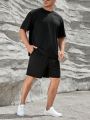 SHEIN Extended Sizes Men Plus Letter Patched Tee & Shorts