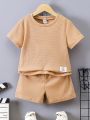 SHEIN Kids EVRYDAY Little Boys' Solid Color Short Sleeve T-Shirt With Letter Patch And Shorts Two-Piece Set