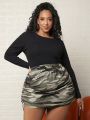 SHEIN CURVE+ Plus Size Women's Camouflage Print Pleated Skirt