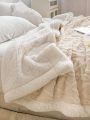 1pc Ecru Polyester Jacquard Blanket With Ab Version Tafta & Plush Lambswool Edges