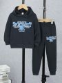 SHEIN Kids EVRYDAY Boys Letter Print Hooded Sweatshirt And Sweatpants Casual Suit