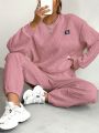 Women'S Letter Patch Sweatshirt And Sweatpants Two Piece Set With Round Neck