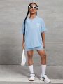 SHEIN Kids Cooltwn Tween Girls' Slogan Printed Loose Fit Round Neck T-Shirt And Slim Fit Shorts Sports Set