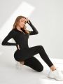Yoga Basic Women'S Monochrome Zipper Front Top And 3/4 Length Leggings Sportswear Set