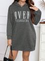 SHEIN Essnce Plus Letter Graphic Drop Shoulder Hooded Sweatshirt Dress