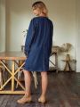 SHEIN LUNE Contrast Topstitch Edge & Double Pocket Denim Dress