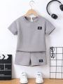 SHEIN Kids EVRYDAY Little Boys' Fashionable Round Neck Short Sleeve T-Shirt And Shorts Set