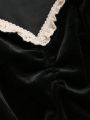 DAZY Women's Sweetheart Neck Velvet Lantern Sleeve Dress