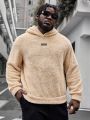 Manfinity Homme Men'S Plus Size Patched Casual Hooded Plush Sweatshirt