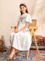 SHEIN Kids QTFun Tween Girls' Ruffle Collar Short Sleeve Dress With Flower Printed Hem And Belt