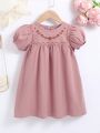 SHEIN Kids SUNSHNE Little Girls' Holiday Loose Fit Puff Sleeve Embroidery Flower Detail Woven Dress For Spring/Summer