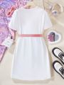 SHEIN Kids KDOMO Tween Girls' Casual Comfortable Cute Letter & Cartoon Character Printed Dress With Waistbelt