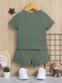 SHEIN Baby Boys' Casual Comfortable Round Neck Solid Color Short Sleeve Top And Shorts Sports Outfit