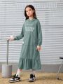 SHEIN Kids Nujoom Girls' Long Hooded Sweatshirt Dress With Woven Sigh & Letter Pattern Print