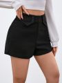SHEIN Privé Women's Solid Color Button Decorated Shorts