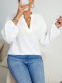 SHEIN Privé Plus Size Women's Cutout V-neck Drop Shoulder Long Sleeve Blouse