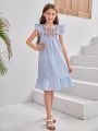 SHEIN Kids SUNSHNE Tween Girls' Loose Fit Casual Knitted Striped Dress With Embroidered Flowers
