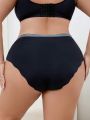 Plus Size Seamless Letter Print Elastic Band Panties With Shell Edge