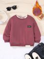 SHEIN Young Boy Casual Irregular Collar 2 in 1 Loose Round Neck Sweatshirt With Warmth And Drop-shoulder Design, Suitable For Autumn And Winter