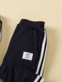 Young Boy 2pcs Letter Patched Detail Striped Tape Side Thermal Sweatpants