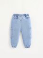 SHEIN New Street-Style Fashionable Cool Workwear Pocket Design Comfortable Elastic Waistband Decorated With Patch Toddler Boys' Denim Pants With Cuffed Hem