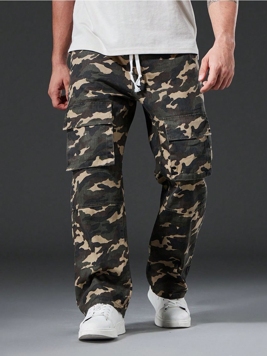 Men Plus Camo Print Drawstring Waist Cargo Jeans