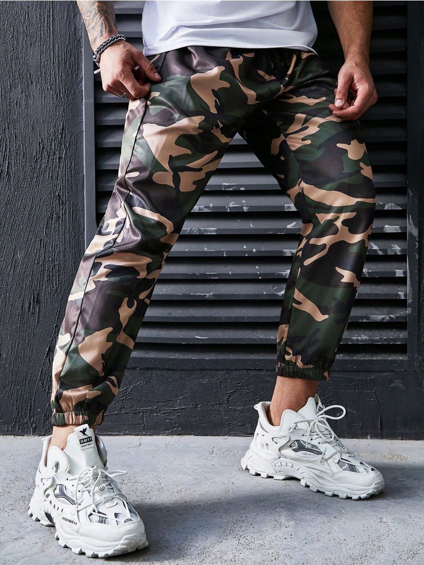 Manfinity LEGND Men's Plus Size Casual Zipper Decorated Jogger Pants