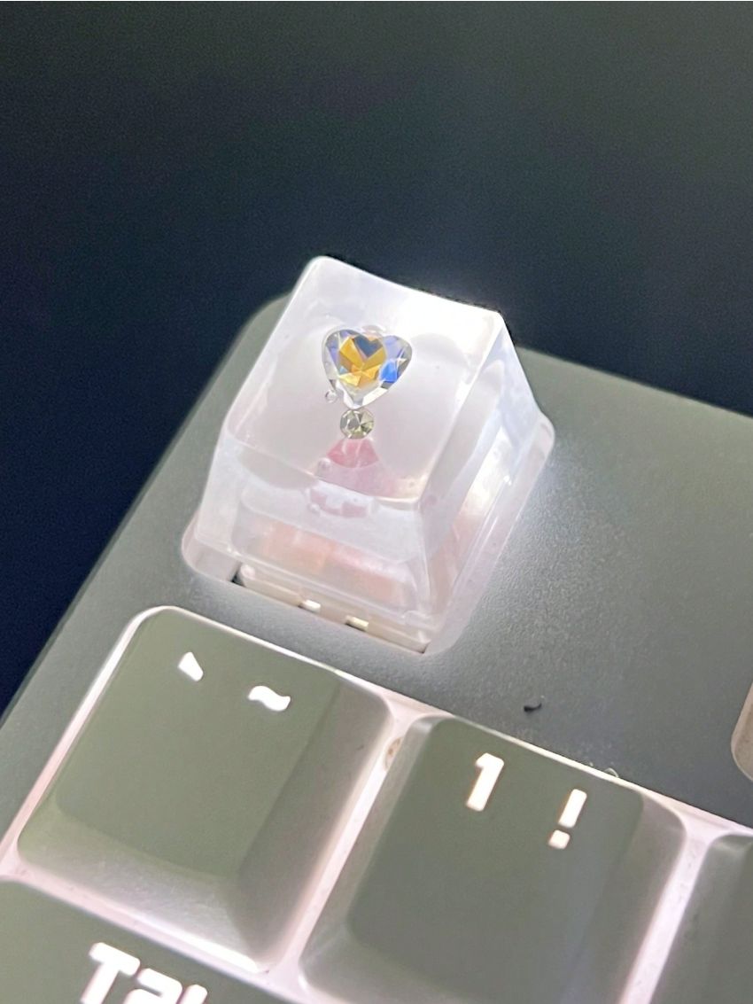 1pc Cute Translucent White Abs Resin Love Heart Rhinestone Keycap For Mechanical Keyboard Decoration