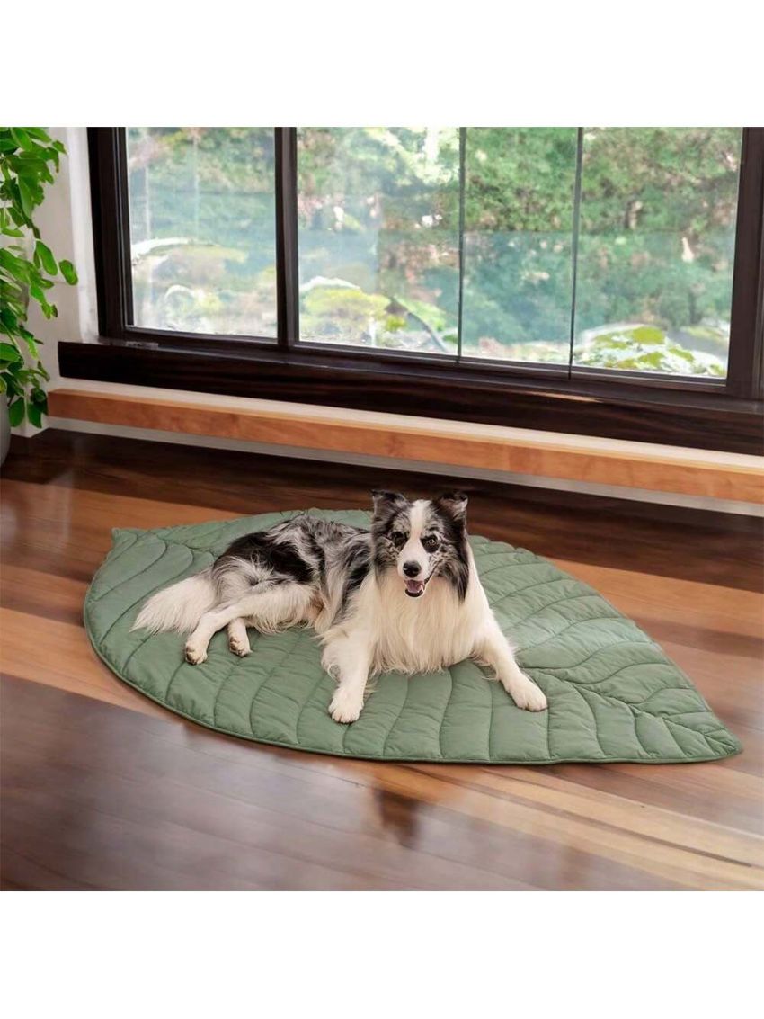 FUNNYFUZZY Leaf Shape Dog Blanket