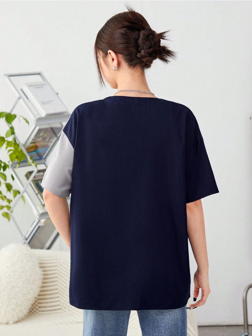 SHEIN Teen Girls' Woven Color Block Letter Print V-Neck Casual Shirt