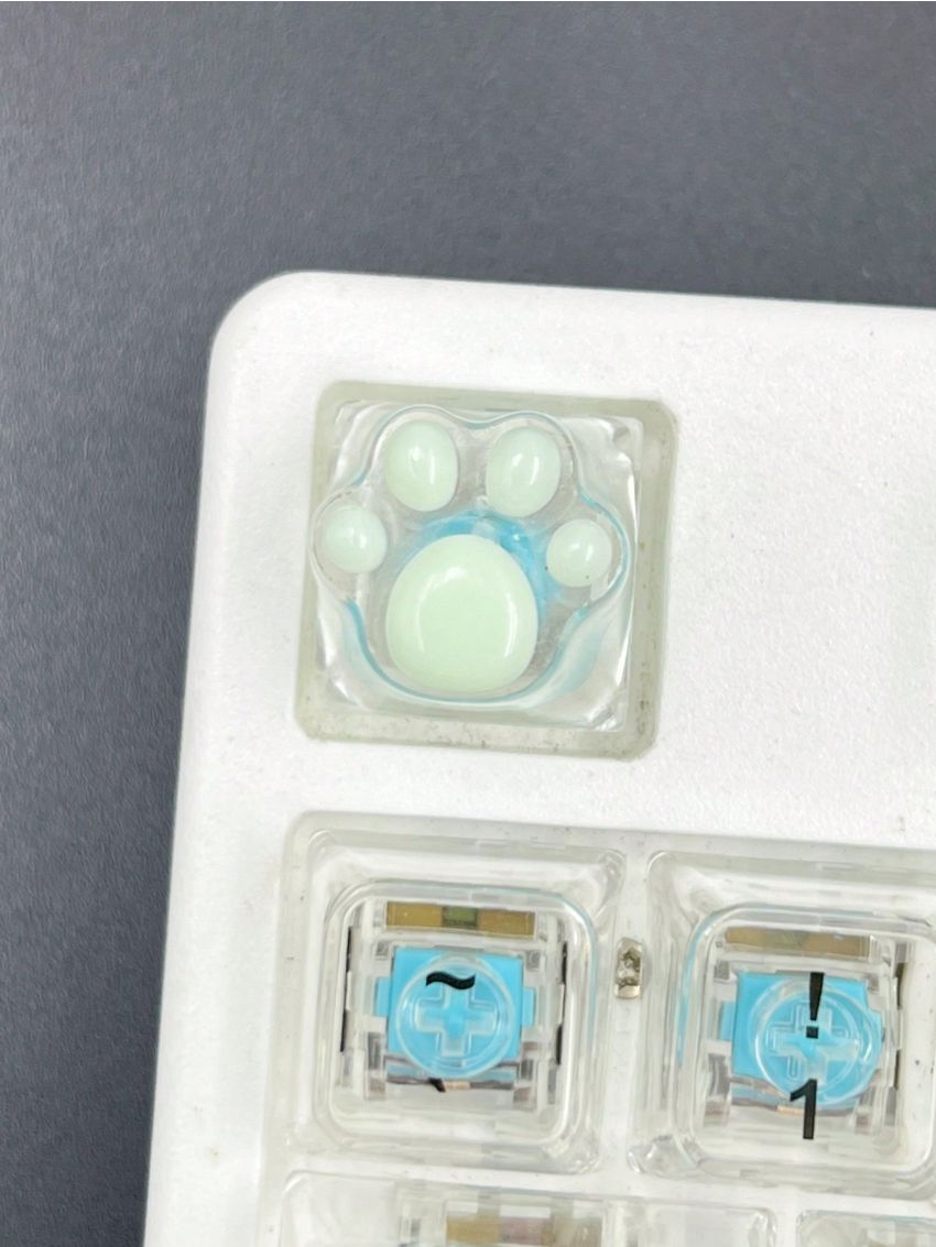 1pc Cute Translucent Abs Resin Key Cap With Anti-scratch Green Cat's Paw Design, Suitable For Mechanical Keyboard