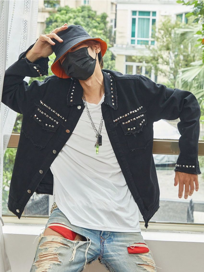 Men Studded Detail Flap Pocket Denim Jacket