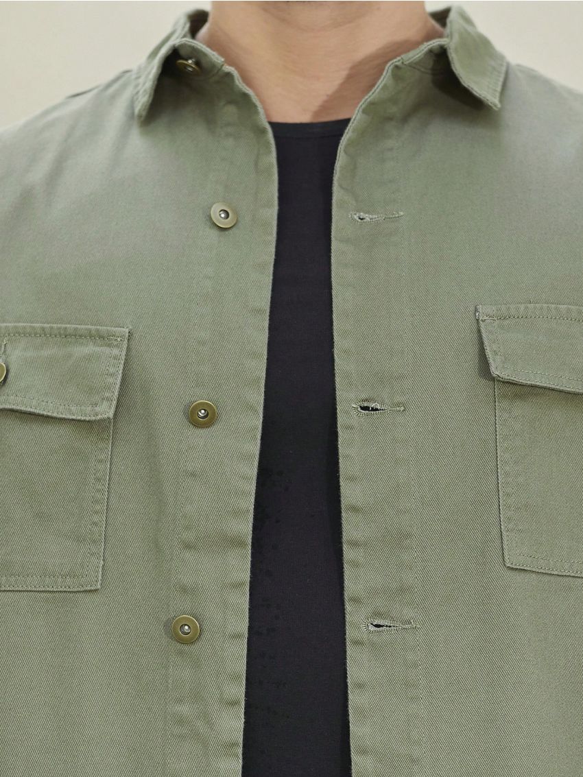 Men Solid Button Front Denim Shirt