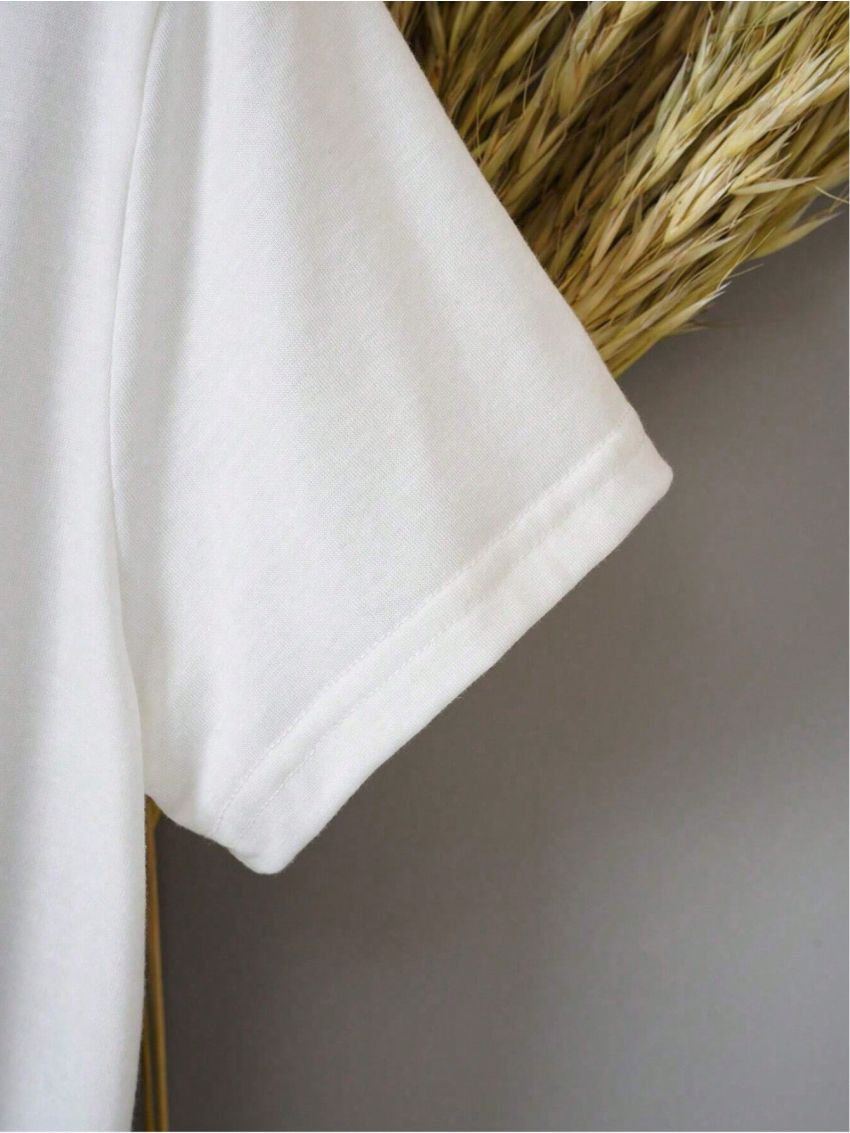 SHEIN LUNE Heart And Slogan Graphic Tee