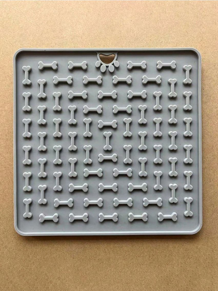 1pc Random Color Pet Licking Plate